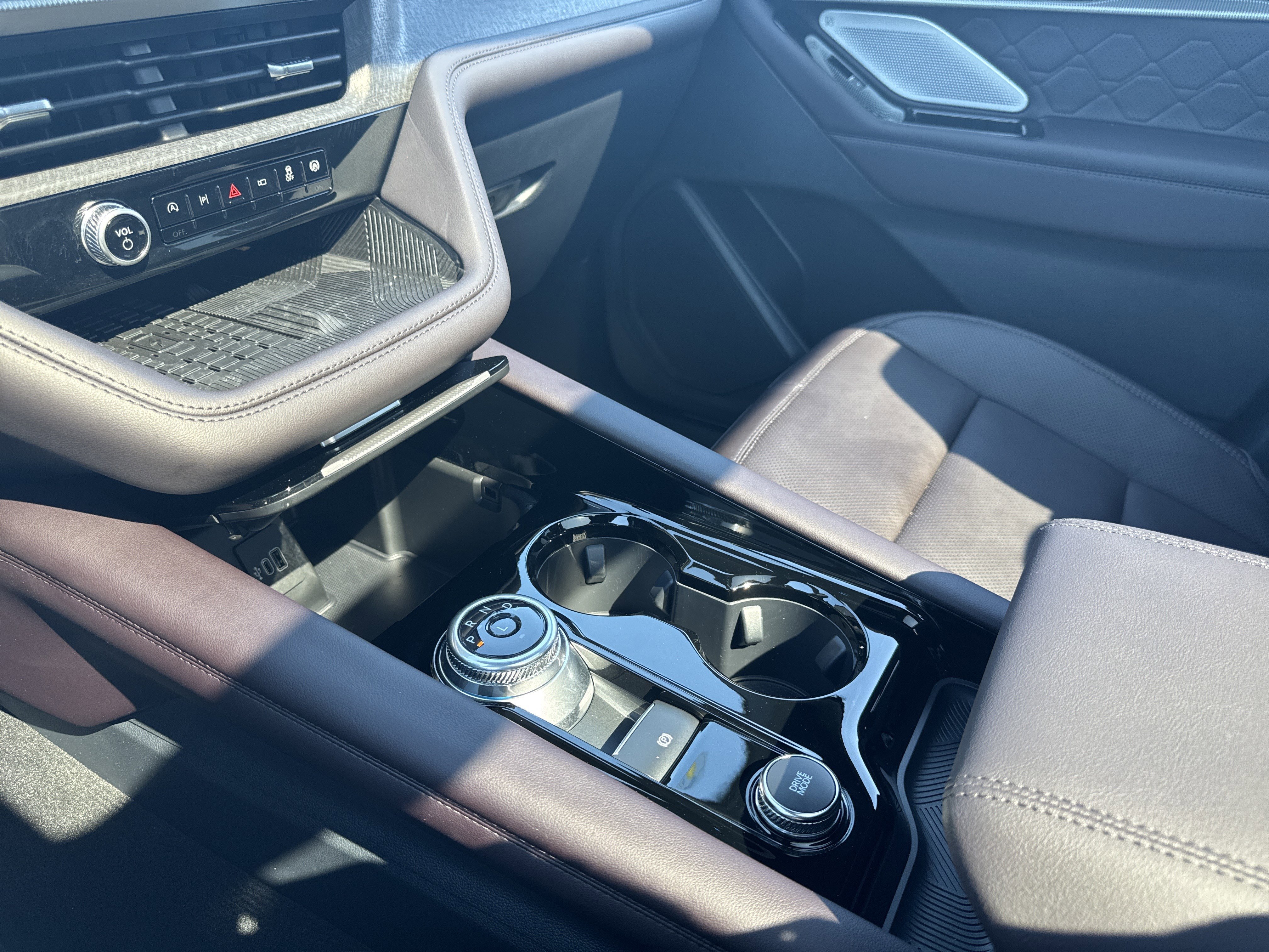 Used 2025 Ford Explorer Platinum w/ Ultimate Package image 34