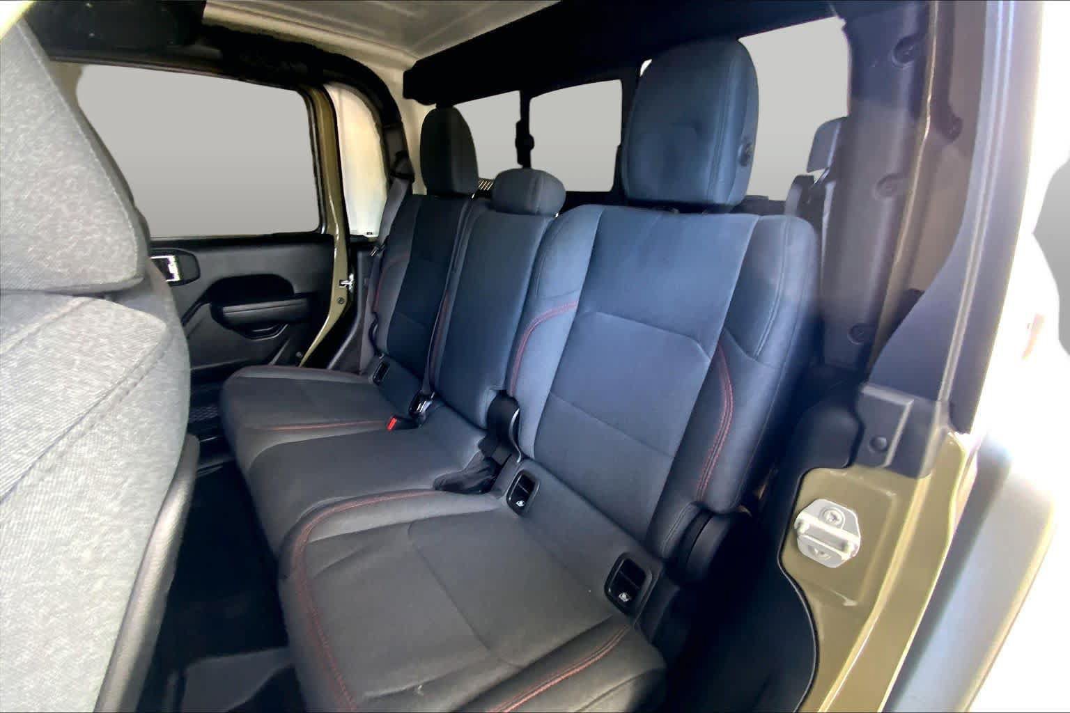 Used 2025 Jeep Gladiator Rubicon w/ Convenience Group AWD/4WD image 21