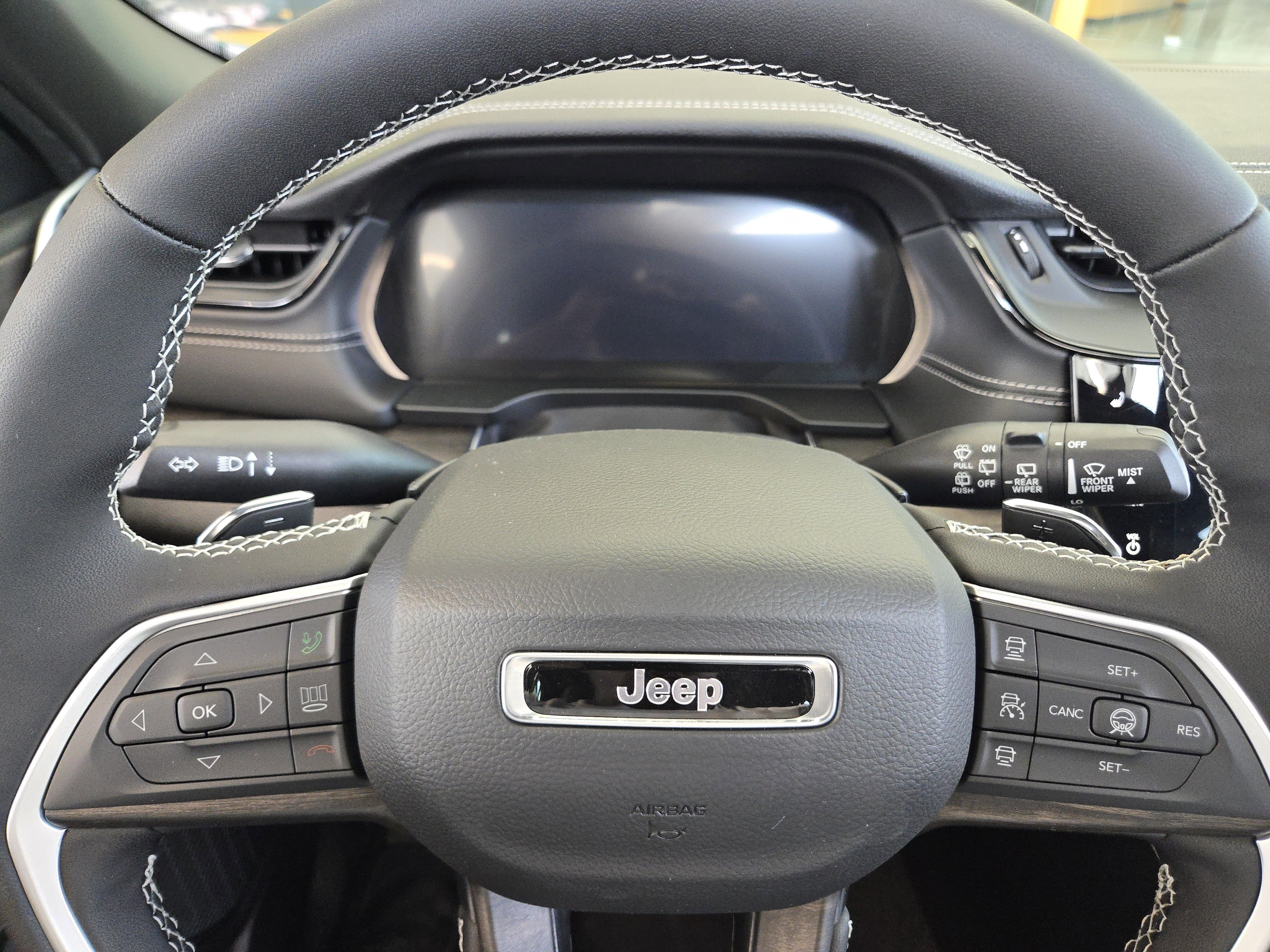 New 2026 Jeep Grand Cherokee Altitude image 12