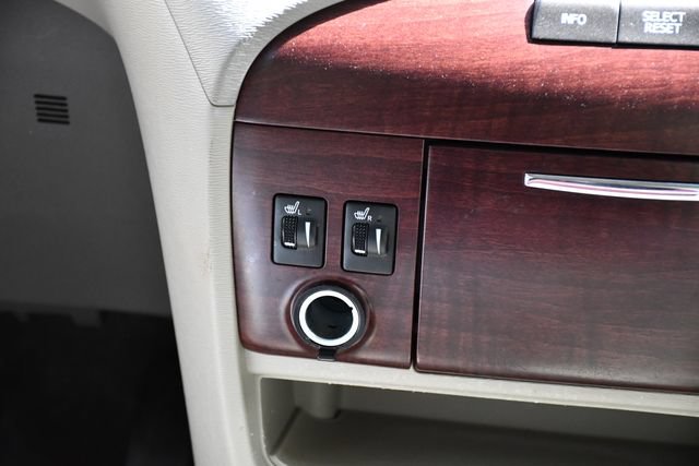 Used 2013 Toyota Sienna XLE FWD image 25