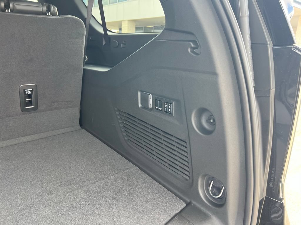 New 2026 Chevrolet Suburban Premier RWD image 15