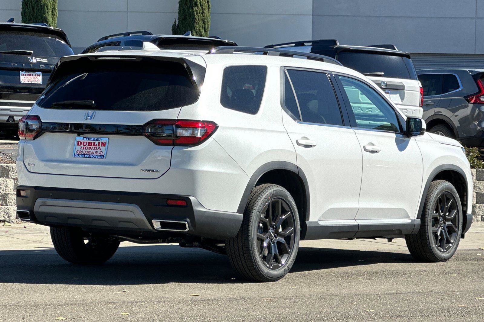 New 2025 Honda Pilot Touring image 4