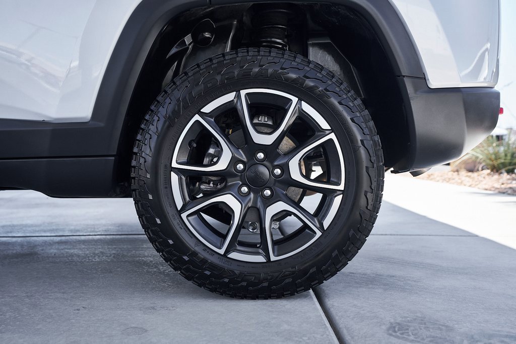 Used 2024 Jeep Compass Trailhawk image 8