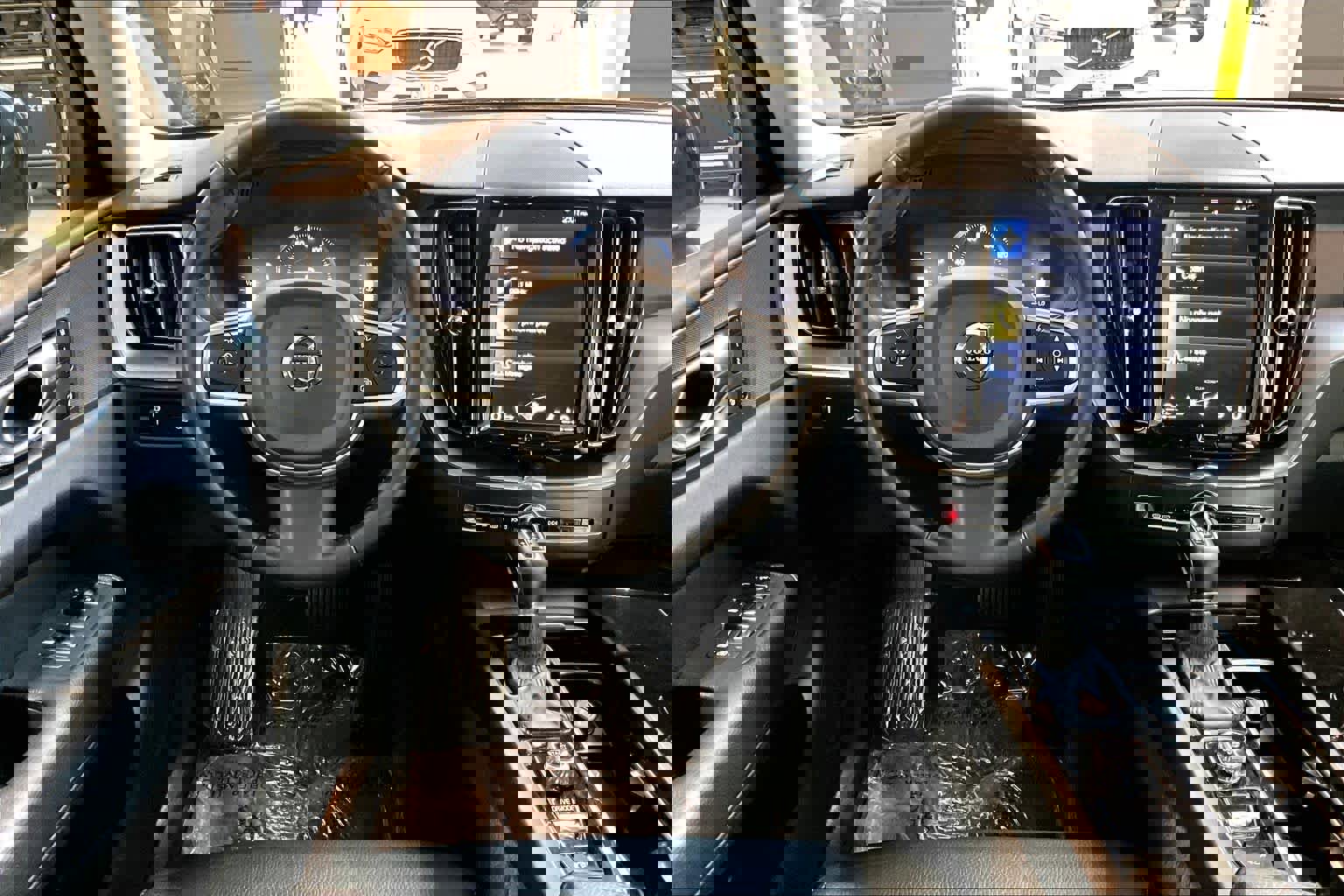 Used 2019 Volvo XC60 T6 Momentum w/ Premium Package image 5