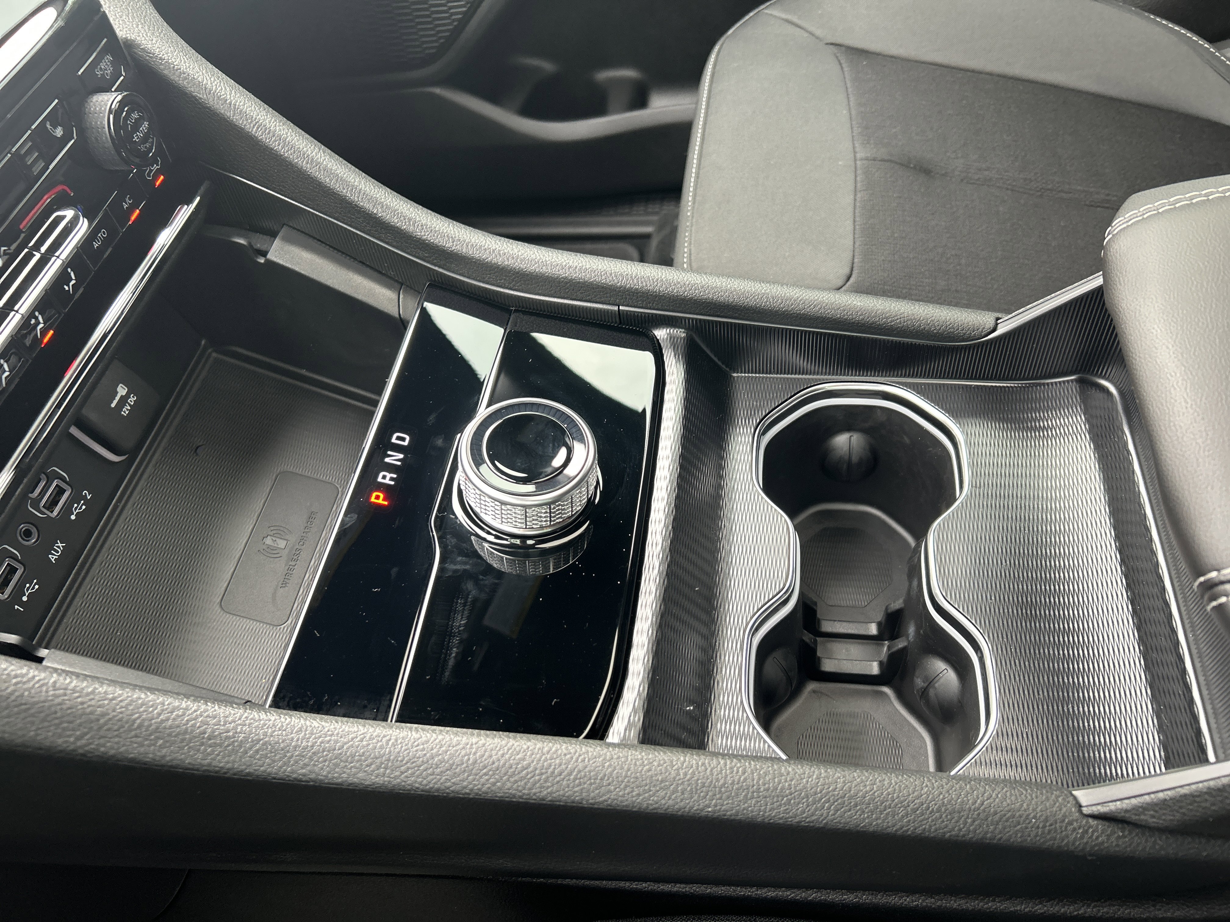 New 2025 Jeep Grand Cherokee L Laredo image 24