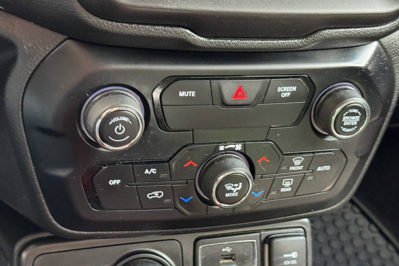 Used 2019 Jeep Renegade Trailhawk w/ UConnect 8.4 Nav Group AWD/4WD image 31