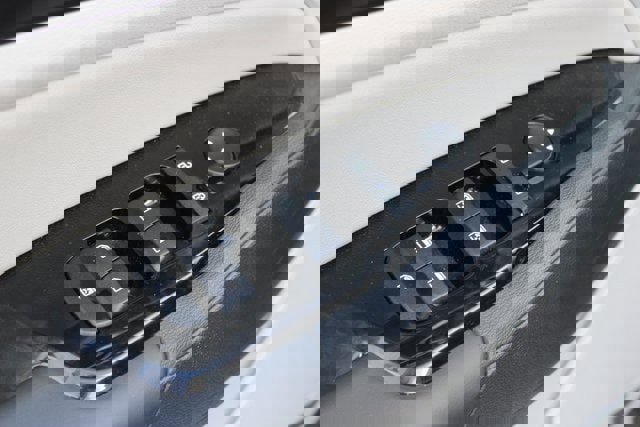 Used 2025 Kia Sportage EX image 19