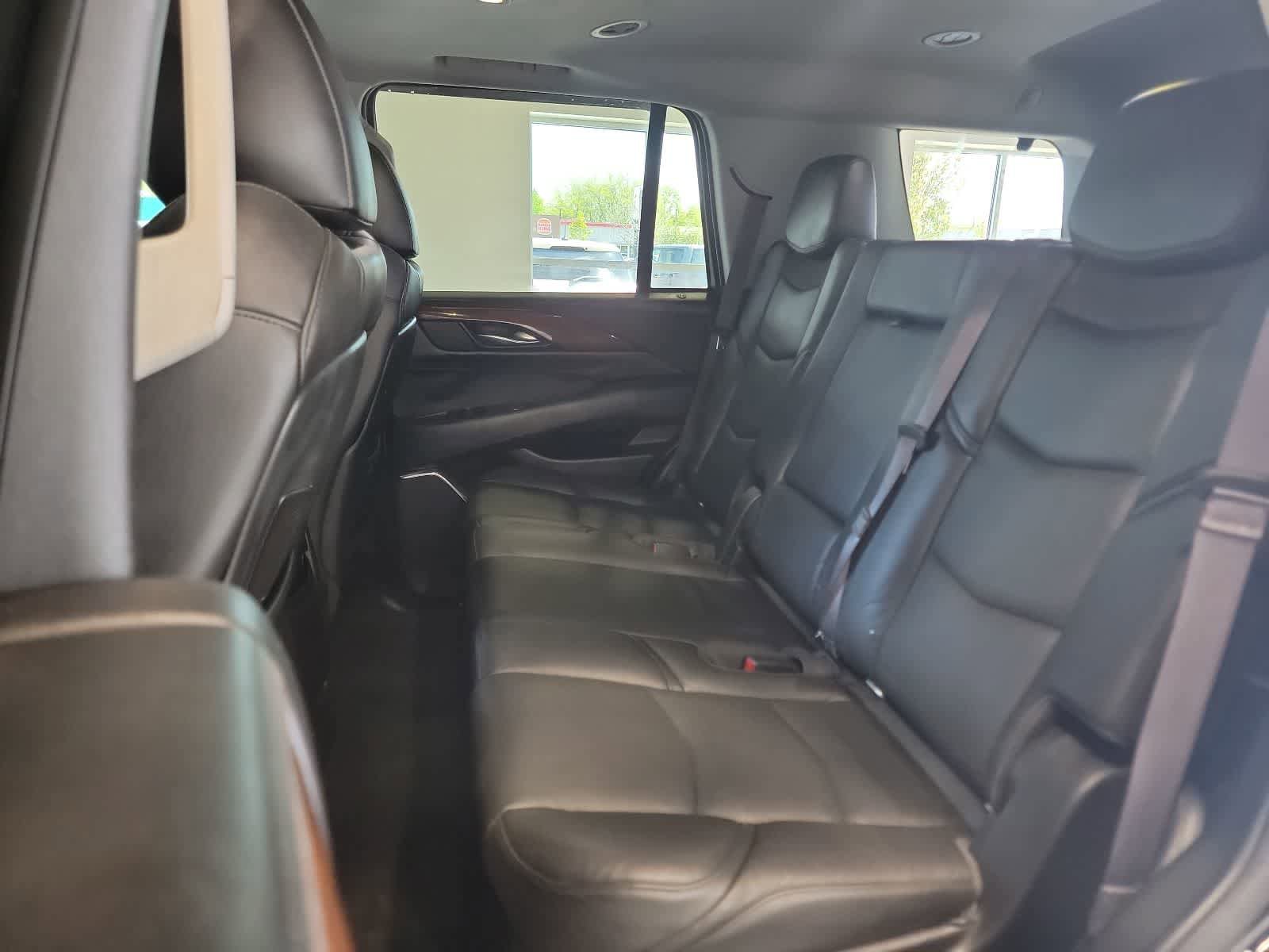 Used 2016 Cadillac Escalade Luxury AWD/4WD image 19
