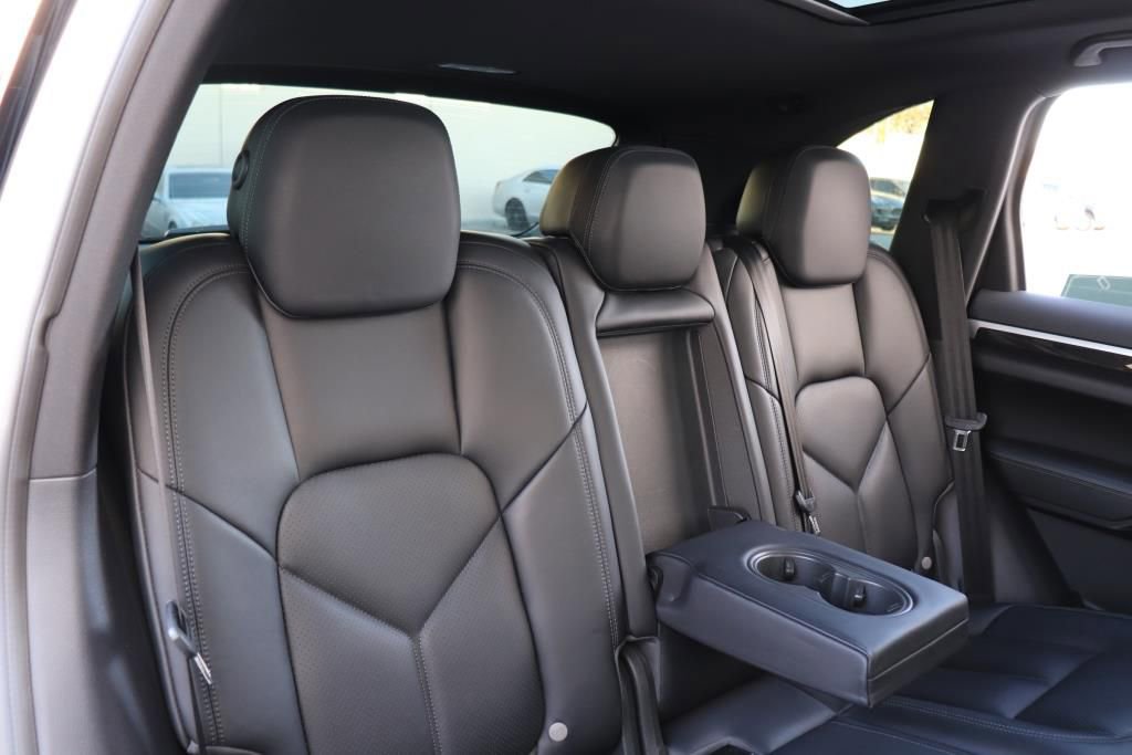 Used 2018 Porsche Cayenne S image 29