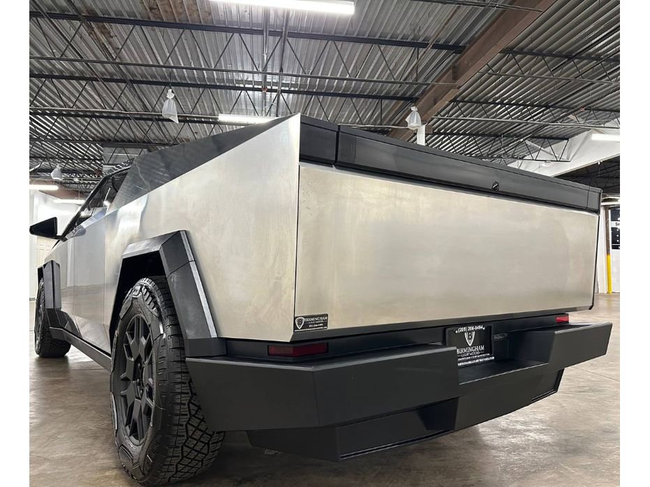 Used 2024 Tesla Cybertruck AWD Crew Cab image 17