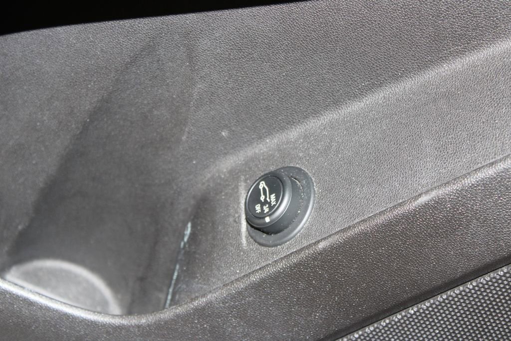 Used 2018 Chevrolet Equinox LT AWD/4WD image 24