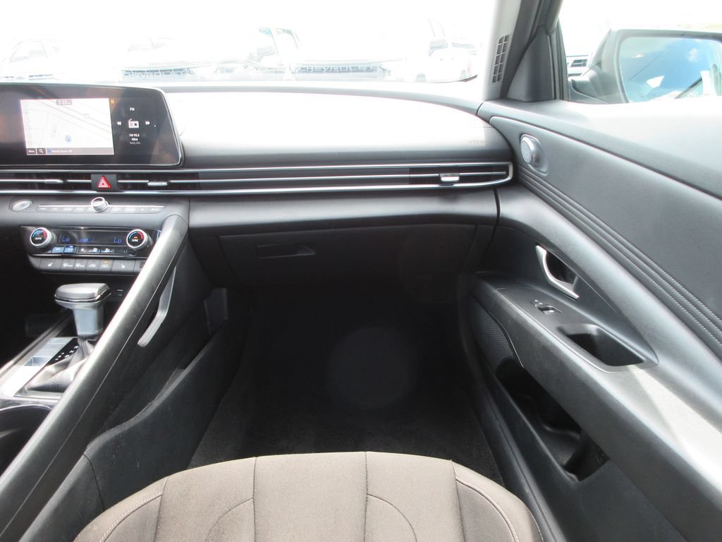 Used 2025 Hyundai Elantra SEL FWD image 15