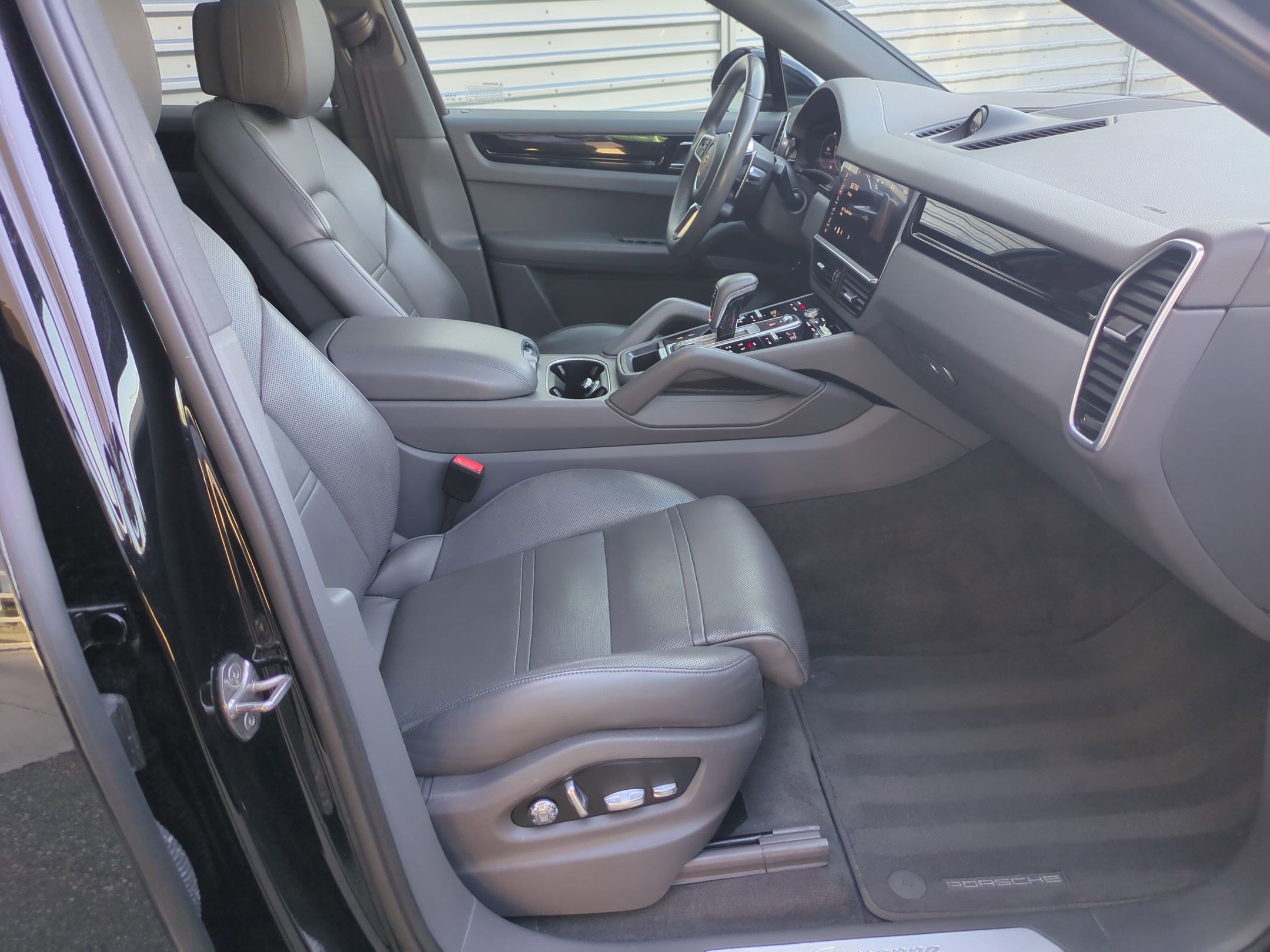 Used 2021 Porsche Cayenne Coupe image 31