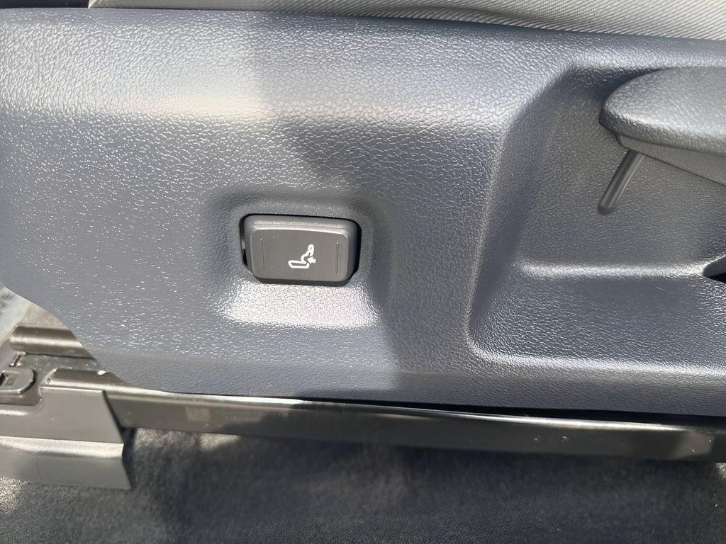 Used 2025 Toyota Tacoma TRD Sport AWD/4WD image 10