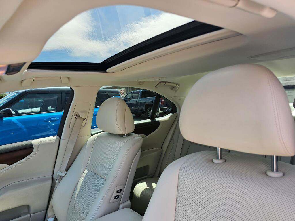 Used 2012 Lexus LS 460 AWD w/ Luxury Value Edition image 22