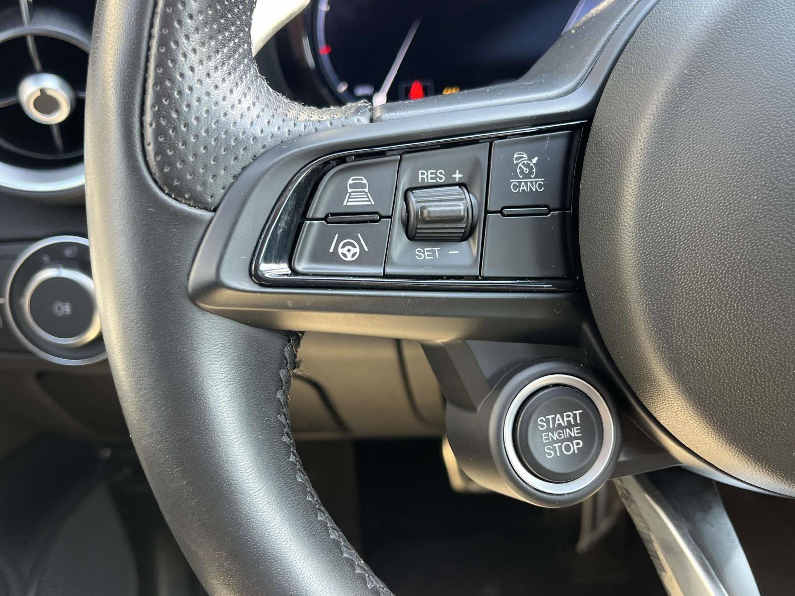 Used 2024 Alfa Romeo Giulia Veloce image 23