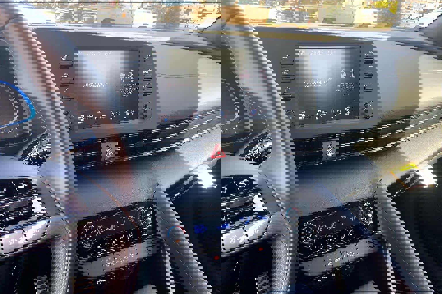 Used 2025 Hyundai Elantra Sport image 7