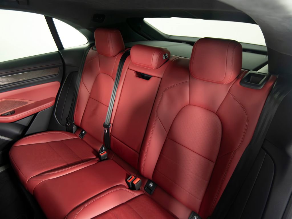 New 2026 Porsche Macan Turbo Electric image 38