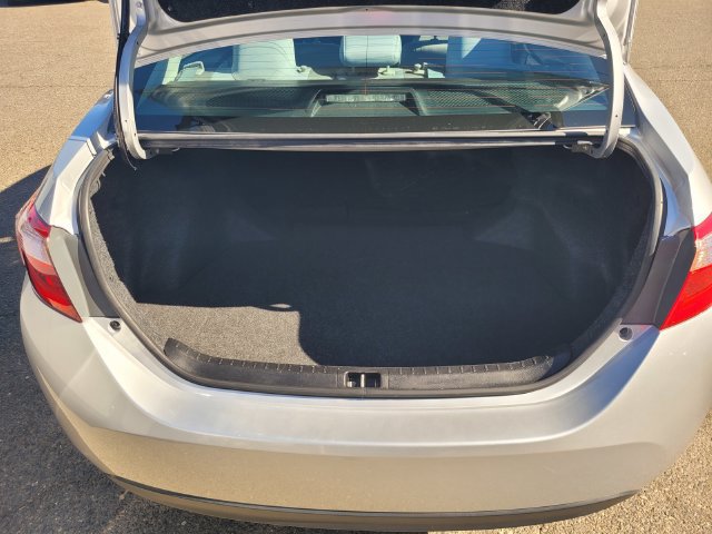 Used 2017 Toyota Corolla LE FWD image 8