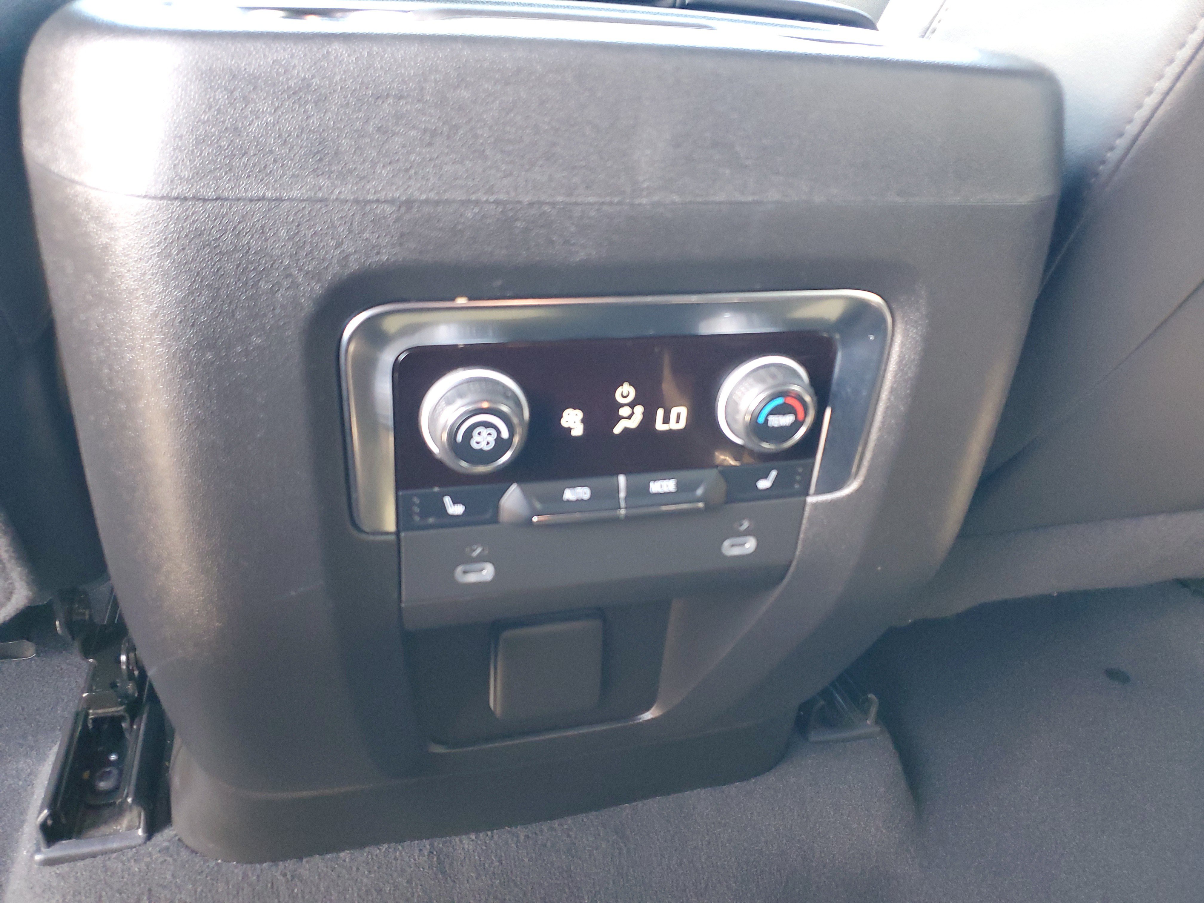 Used 2023 Chevrolet Tahoe Z71 w/ Luxury Package AWD/4WD image 16