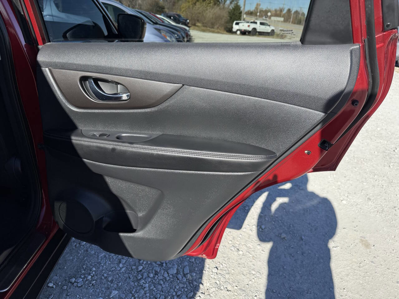 Used 2014 Nissan Rogue SV w/ SV Premium Package image 24