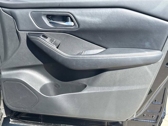 Used 2025 Nissan Rogue SV FWD image 19