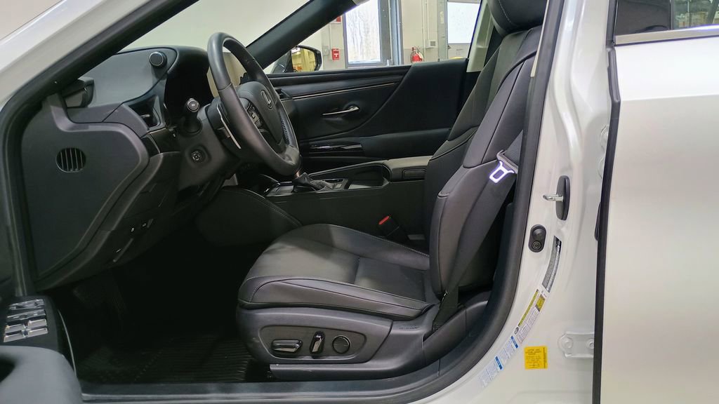 Used 2023 Lexus ES 250 w/ Premium Package image 11