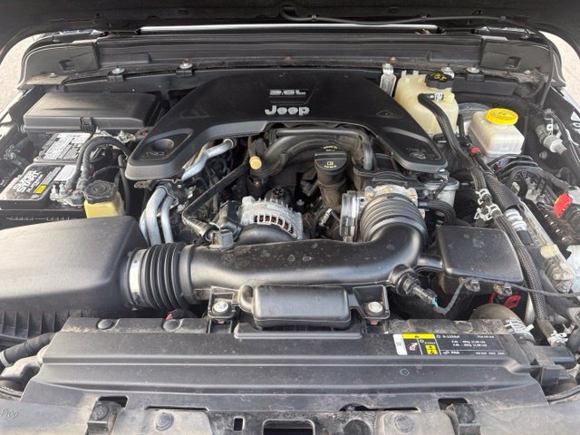 Used 2018 Jeep Wrangler Unlimited Sahara AWD/4WD image 21