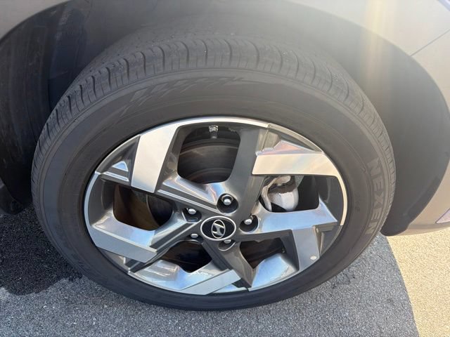 Used 2025 Hyundai Venue FWD image 4