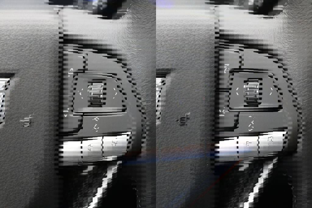 Used 2025 Cadillac XT6 Premium Luxury image 23