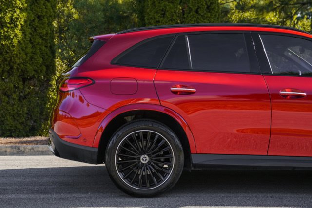 Used 2023 Mercedes-Benz GLC 300 w/ AMG Line image 9