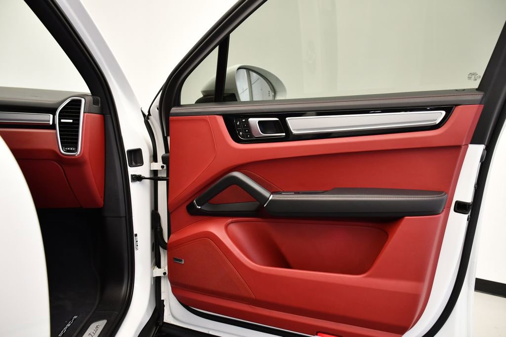 Used 2023 Porsche Cayenne image 47