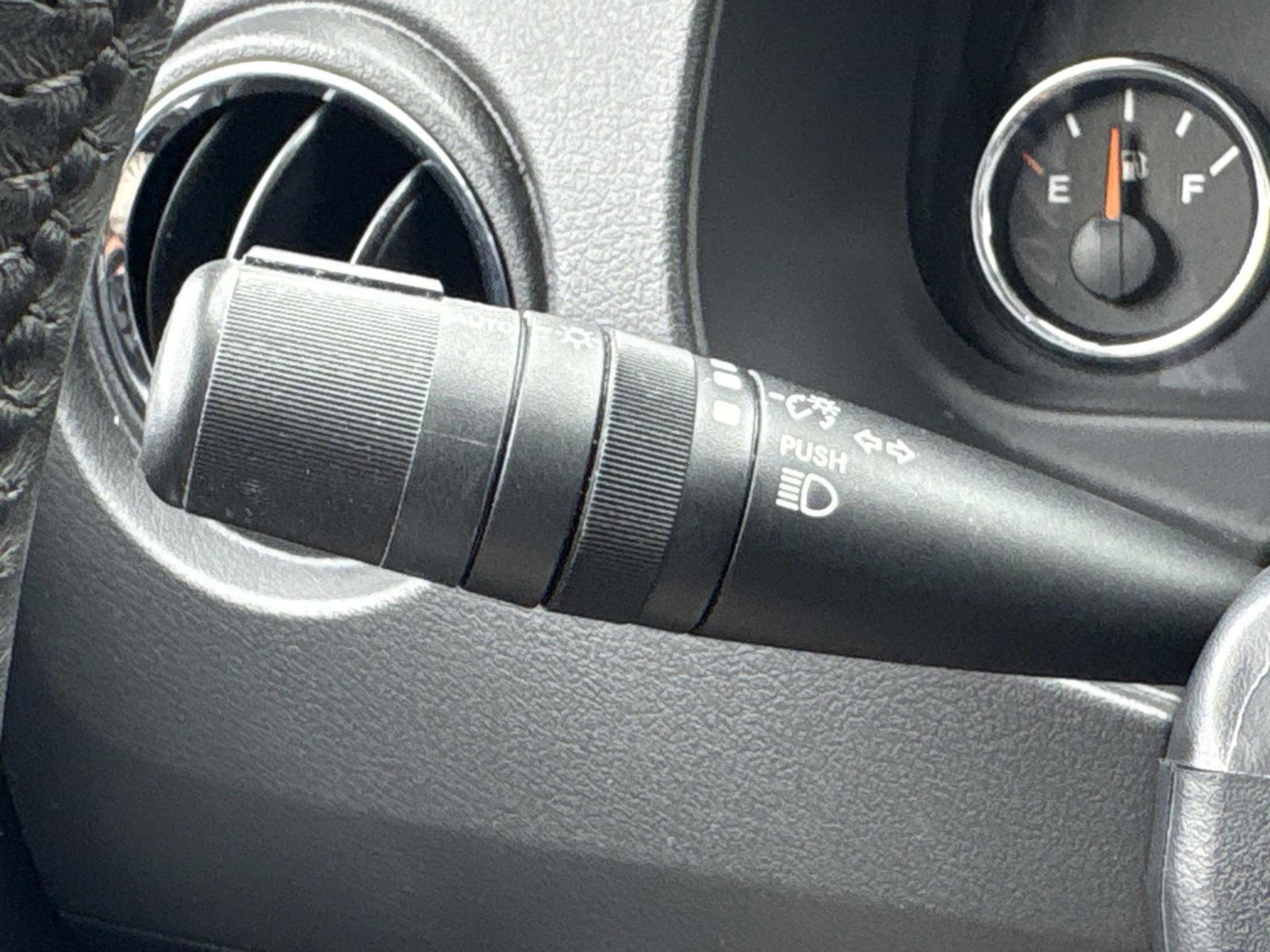 Used 2016 Jeep Compass Latitude image 28