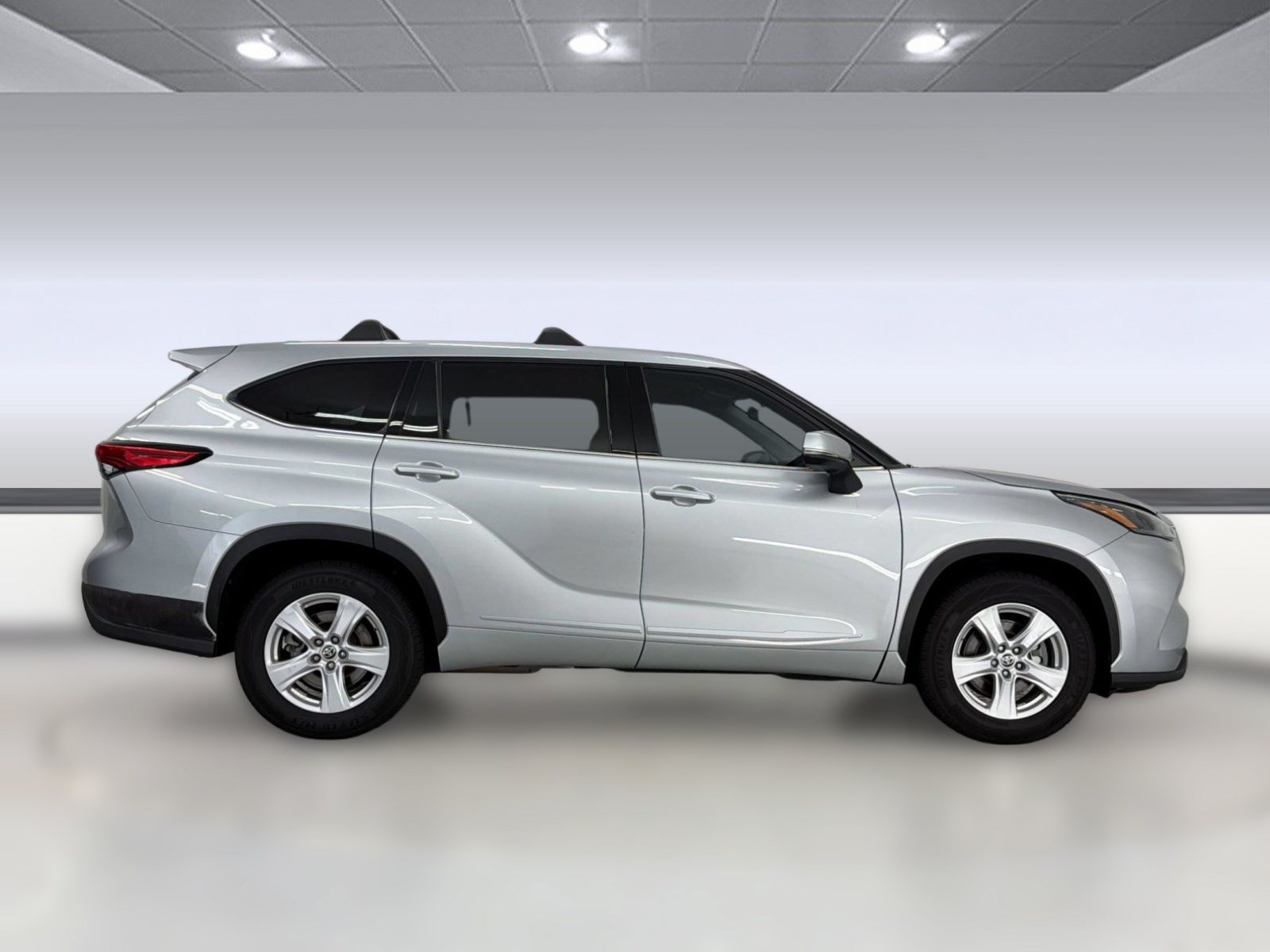 Used 2022 Toyota Highlander L FWD image 8