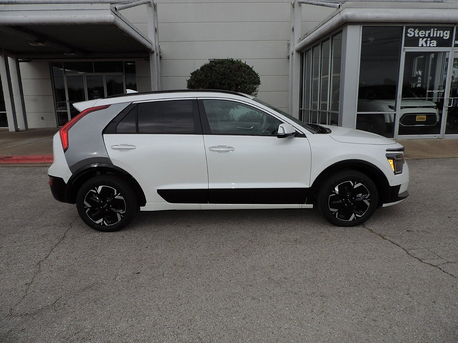 Used 2023 Kia Niro Wave FWD image 4