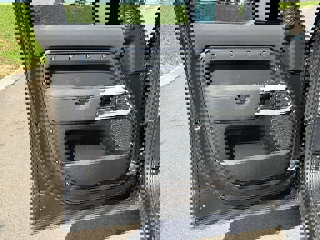 Certified 2023 Land Rover Defender 110 X-Dynamic SE image 17