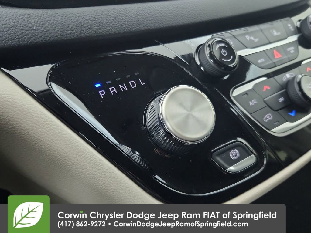Certified 2024 Chrysler Pacifica Touring-L image 28