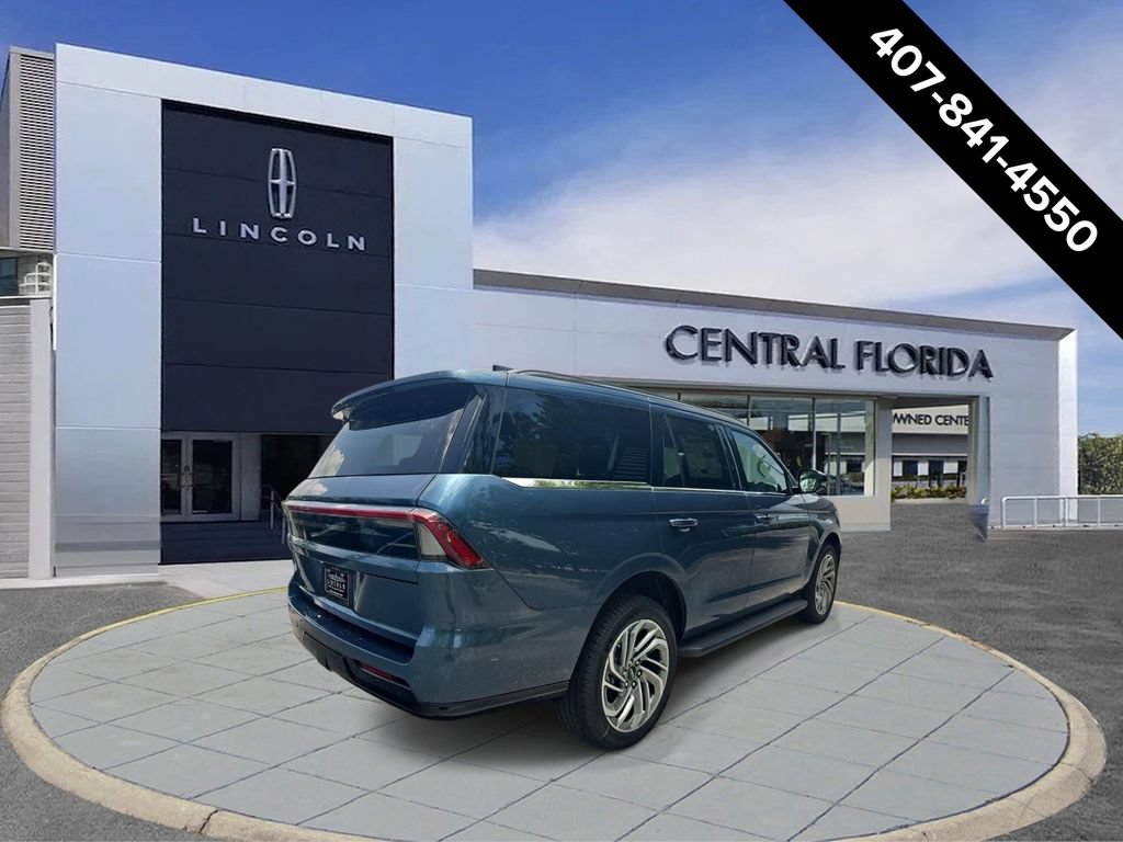 New 2027 Lincoln Navigator Premiere RWD image 3