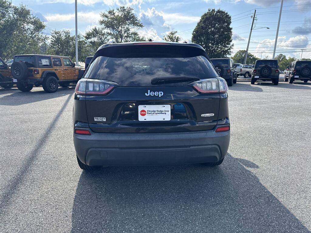 Used 2019 Jeep Cherokee Latitude w/ Cold Weather Group FWD image 4