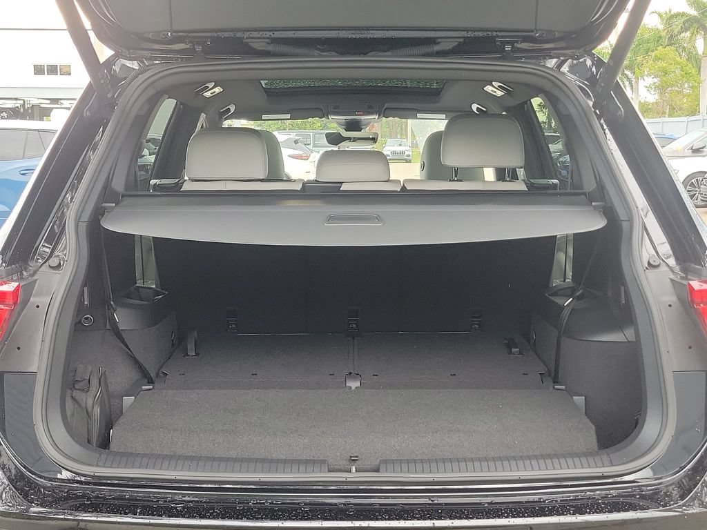 Certified 2023 Volkswagen Tiguan SE R-Line FWD image 15