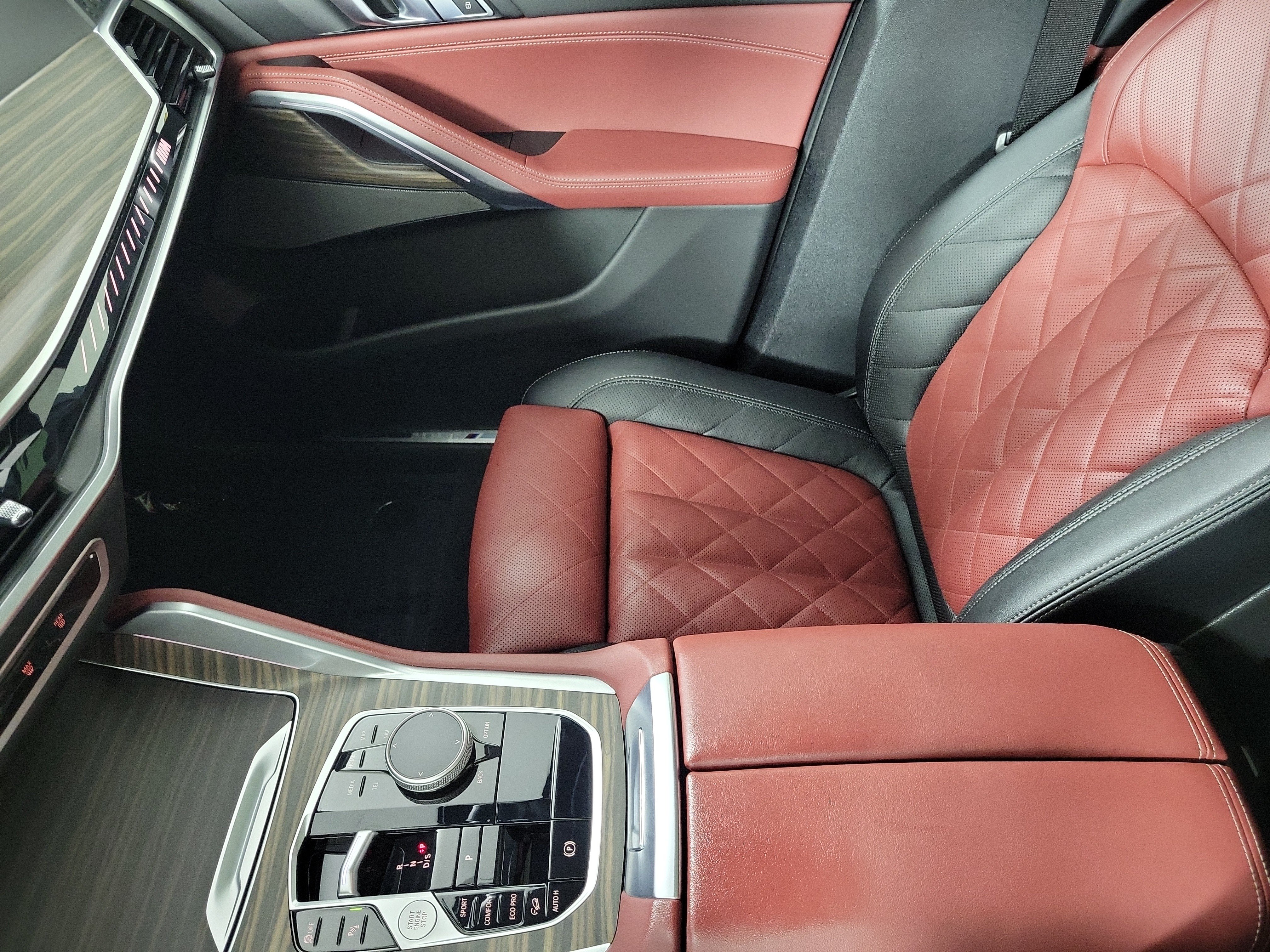 Certified 2025 BMW X6 M60i AWD/4WD image 23