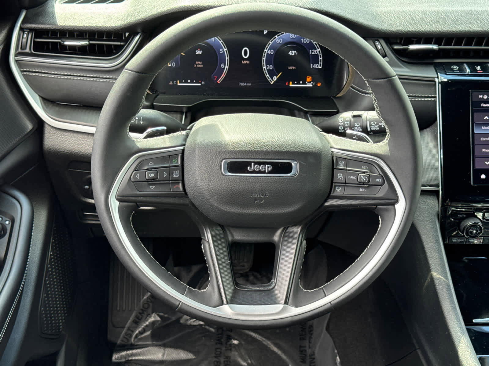 Used 2025 Jeep Grand Cherokee L Laredo w/ Luxury Tech Group I AWD/4WD image 17