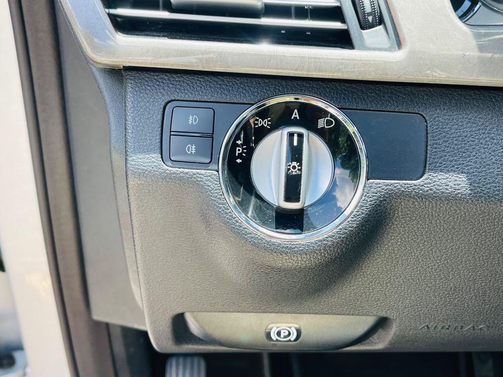 Used 2010 Mercedes-Benz E 350 Sedan image 23