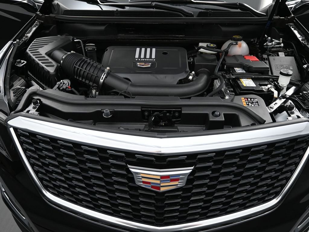 Certified 2025 Cadillac XT5 Luxury w/ LPO, Floor Liner Package AWD/4WD image 24