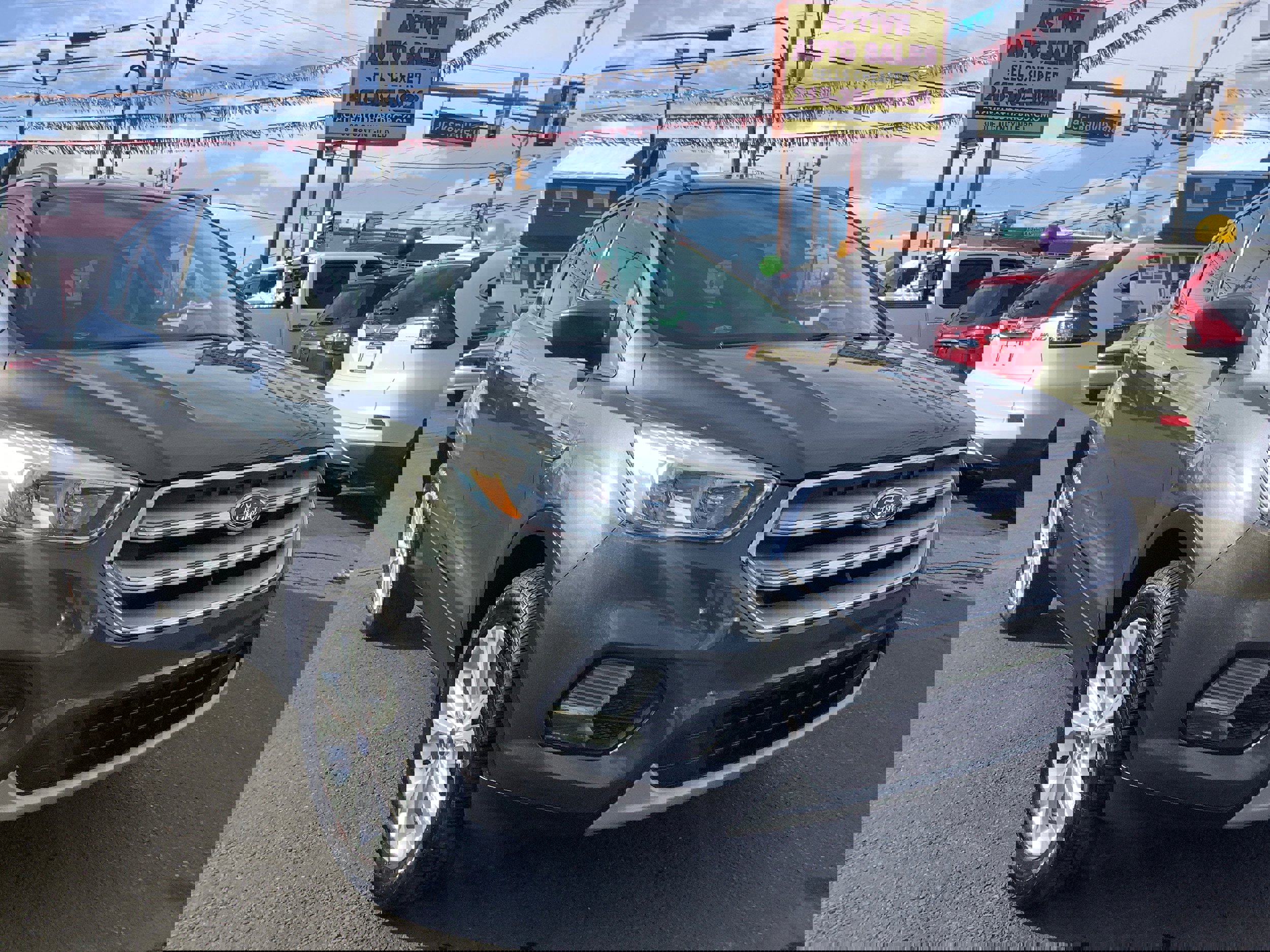 Used 2018 Ford Escape SE w/ SE Sync 3 Package image 1