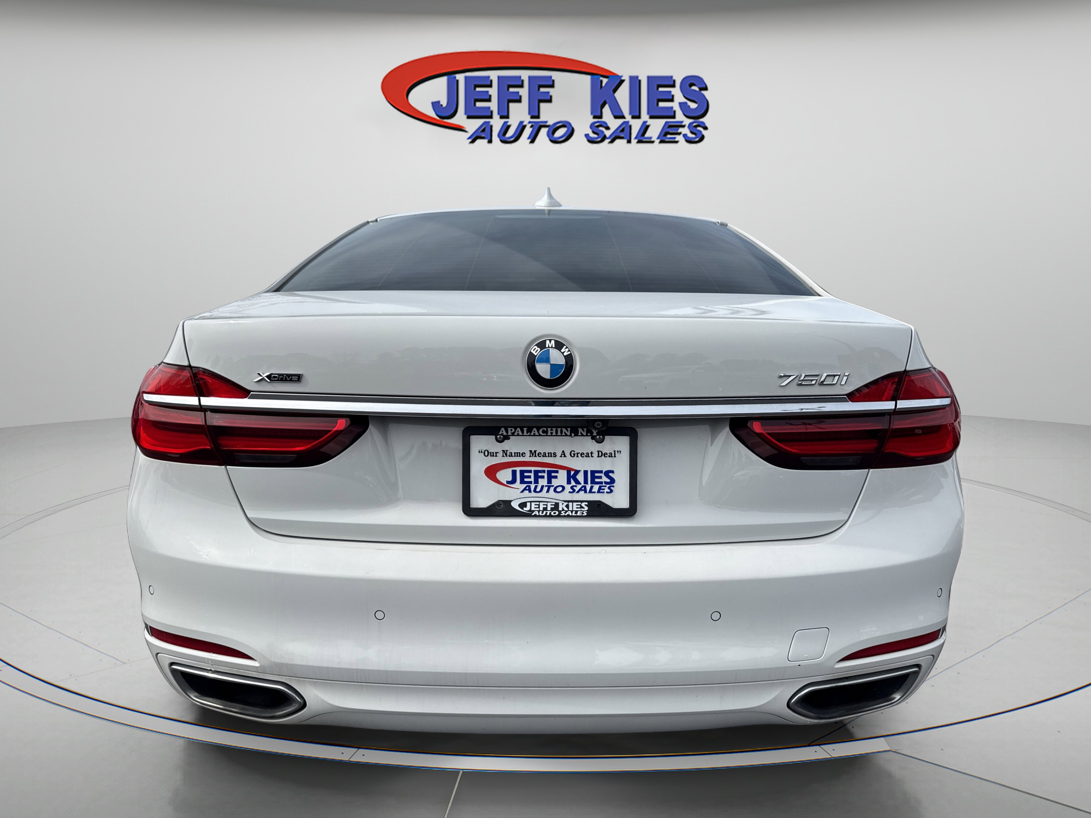 Used 2016 BMW 750i xDrive image 10