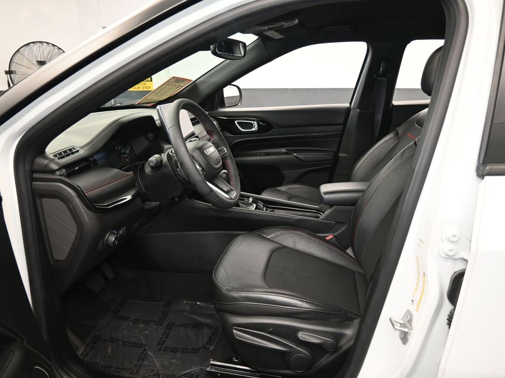 Used 2023 Jeep Compass Trailhawk image 11