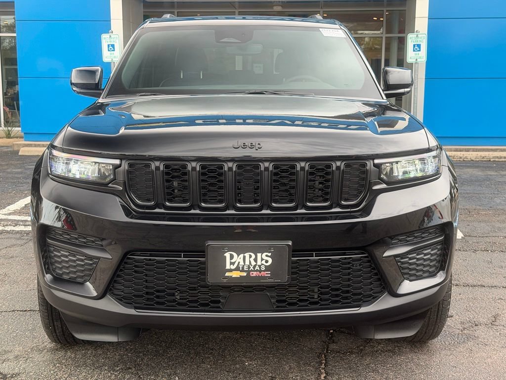 Used 2025 Jeep Grand Cherokee Altitude AWD/4WD image 2
