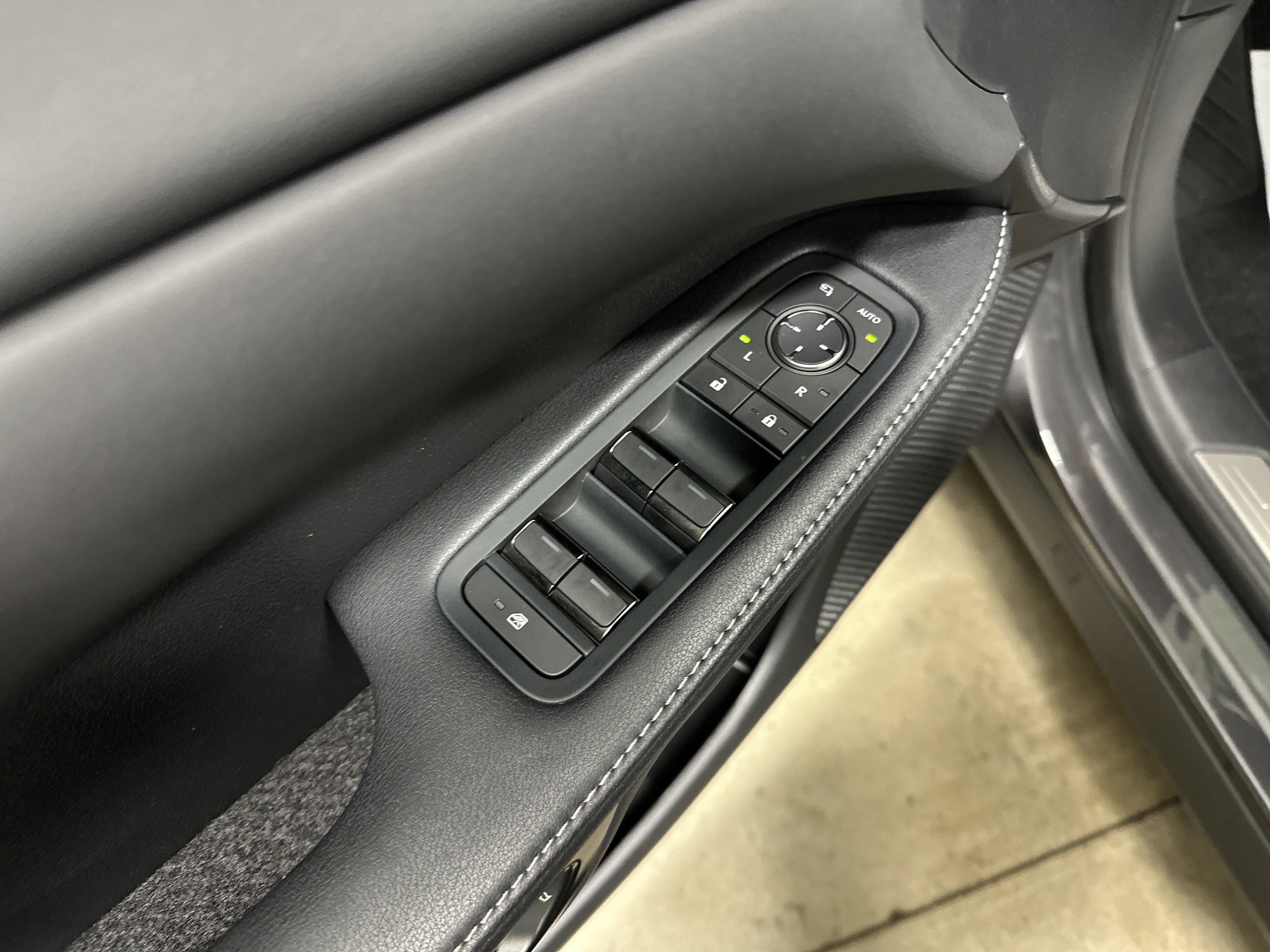 Used 2025 Lexus RX 350 AWD image 15
