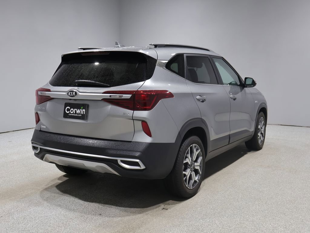 Used 2021 Kia Seltos EX image 2